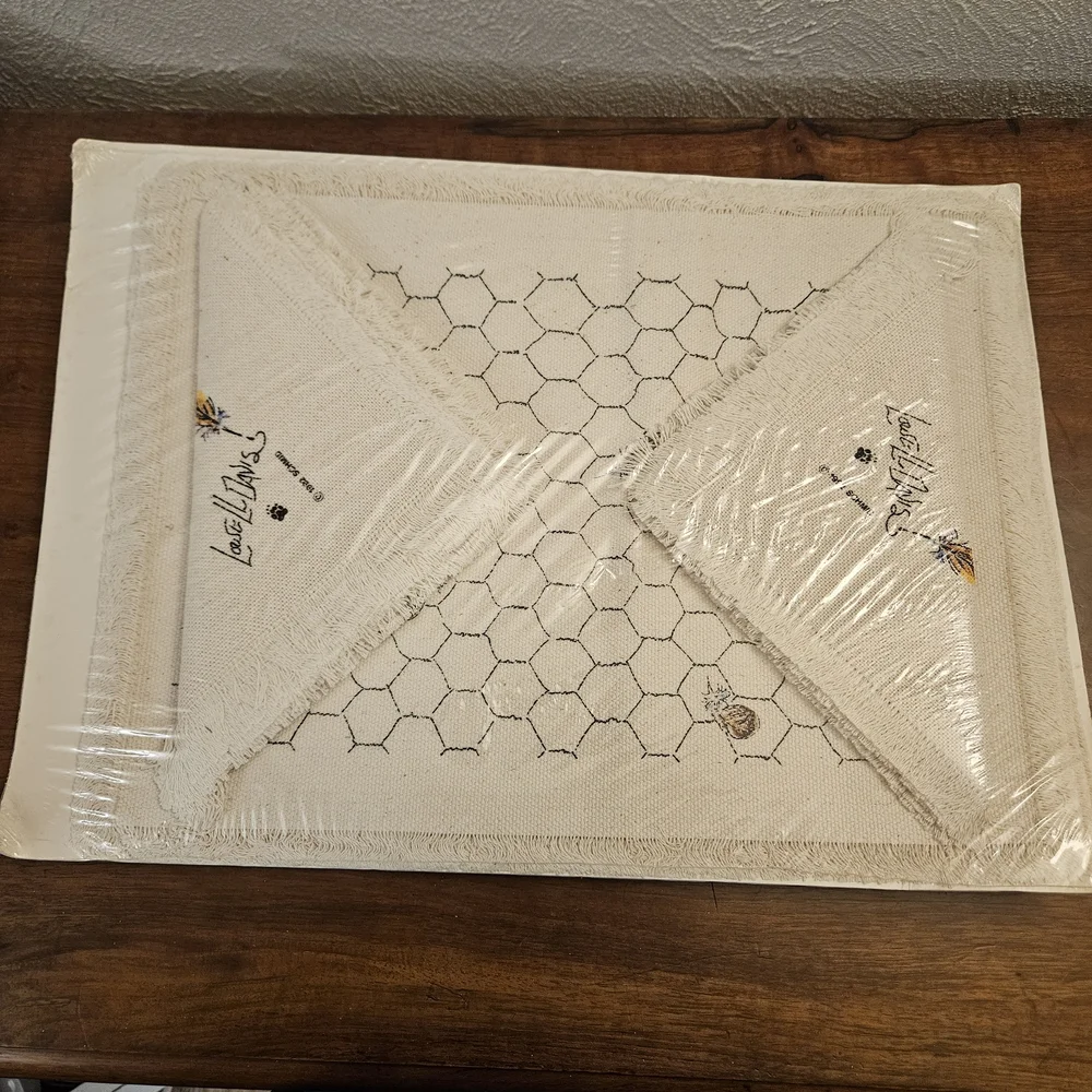 Lowell Davis Set Of 4 Placemats And Napkins,‎ Chicken Wire & Feathers New Sealed